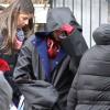 Andrew Garfield sous un énorme anorak sur le tournage de The Amazing-Spider-Man 2 à New York, le 25 février 2013.