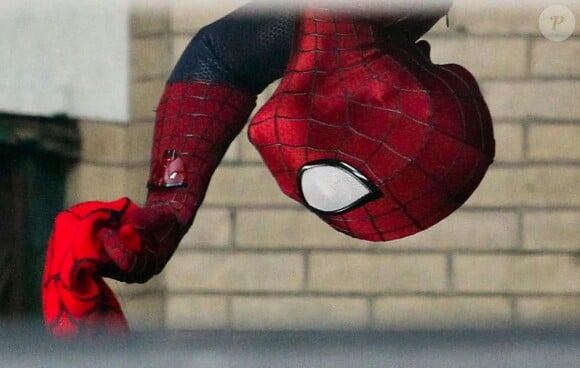 Andrew Garfield en action sur le tournage de The Amazing-Spider-Man 2 à New York, le 25 février 2013.