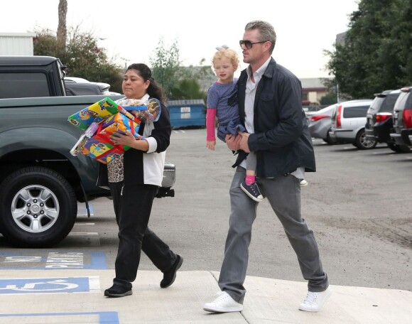 Eric Dane et sa fille Billie se rendent à un anniversaire à Burbank en Californie, le 2 février 2013.