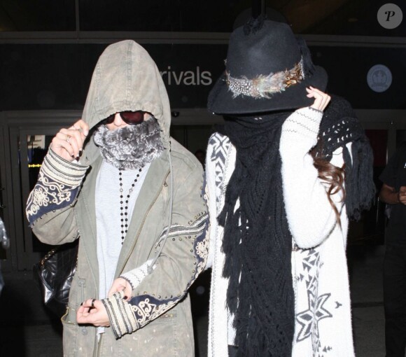 Selena Gomez et Vanessa Hudgens arrivent à Los Angeles le 23 février 2013.