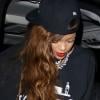 Rihanna montre ses jolies jambes en arrivant au Supperclub pour assister à une soirée animée par Diddy. Los Angeles, le 26 février 2013.