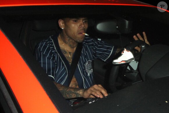 Chris Brown quitte le Supperclub en compagnie de Rihanna. Los Angeles, le 26 février 2013.