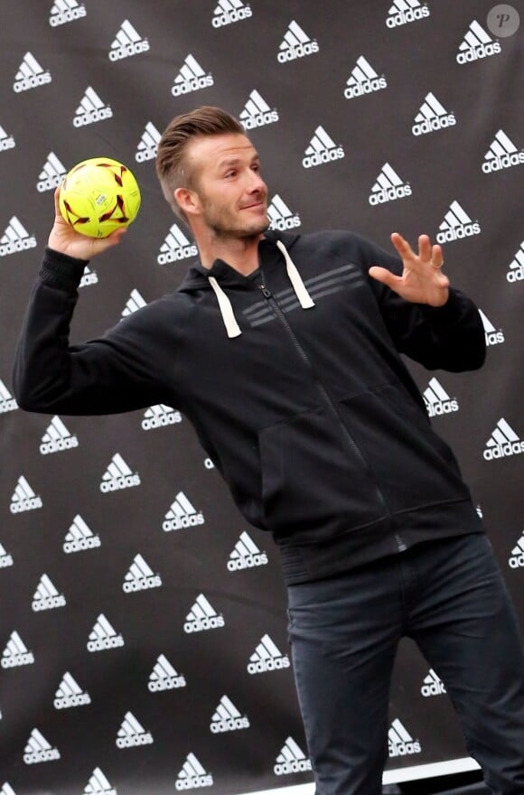 David Beckham sur les Champs Elysées devant le magasin Adidas à Paris le 28 fevrier 2013