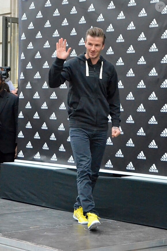 David Beckham lors d'une rencontre avec ses fans organisée par son sponsor sur les Champs Elysées à Paris le 28 fevrier 2013
