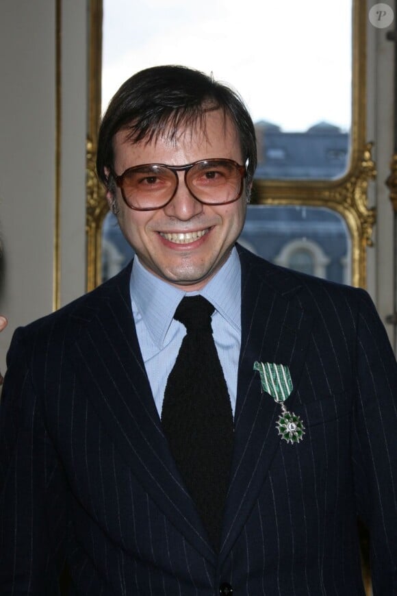 Bertrand Burgalat décoré au ministère de la Culture à Paris, le 29 avril 2009.