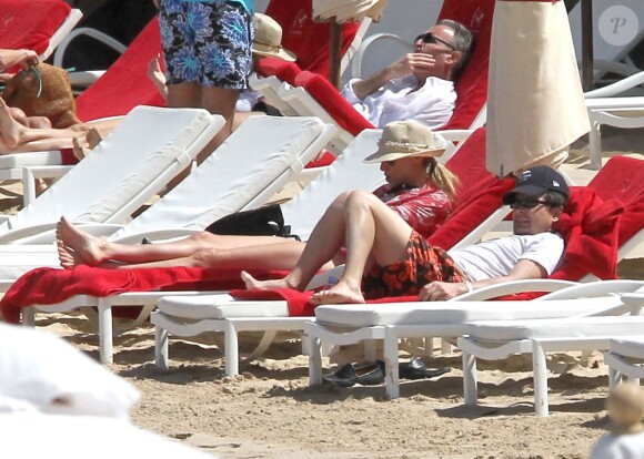 L'acteur Michael J. Fox et sa femme Tracy sur une plage de Saint-Barthélemy, le 1er mars 2013. Il profite du soleil incognito.