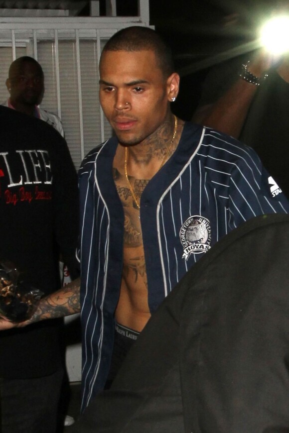 Chris Brown lors d'une soirée avec Rihanna au de Los Angeles, le 27 février 2013.