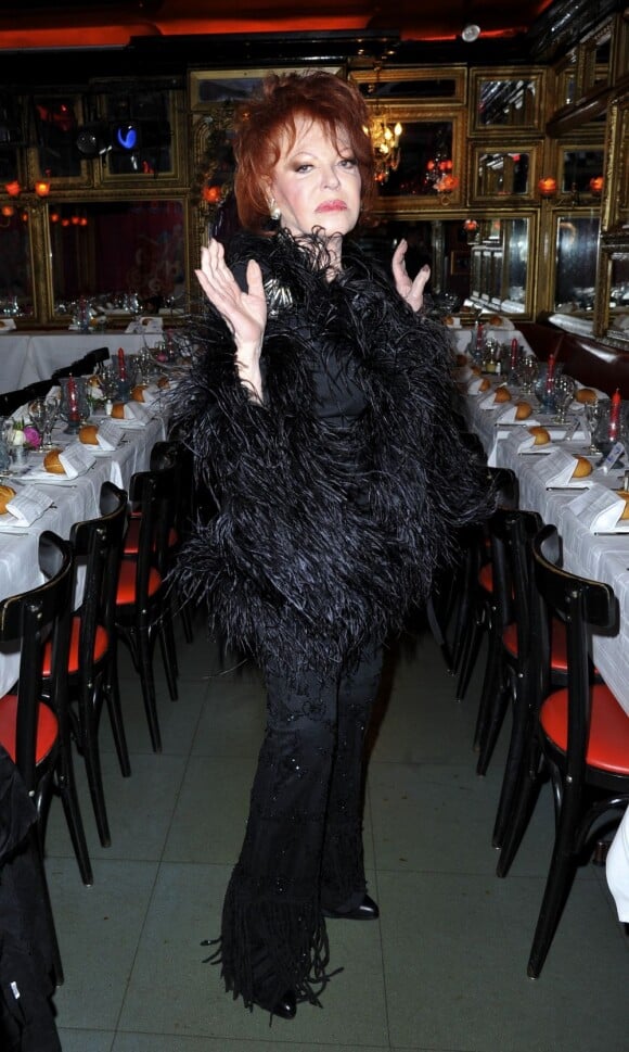 La reine de la nuit, Régine, a célébré son anniversaire avec de nombreux amis dans le cabaret de Michou à Paris, le 12 février 2013.