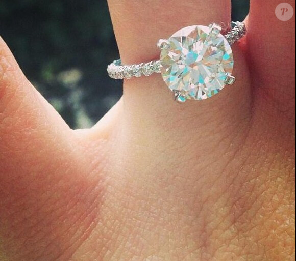 Jamie Lynn Spears a posté une photo de sa bague de fiançailles sur Twitter, le samedi 2 février 2013.