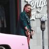 Exclusif - Miranda Kerr surprise en plein shooting dans les rues de West Hollywood, le 3 mars 2013.