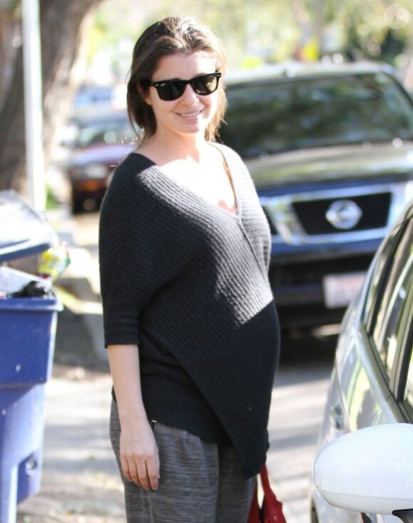 Shiri Appleby, enceinte, quitte le Cafe Urth à West Hollywood, le 17 janvier 2013.