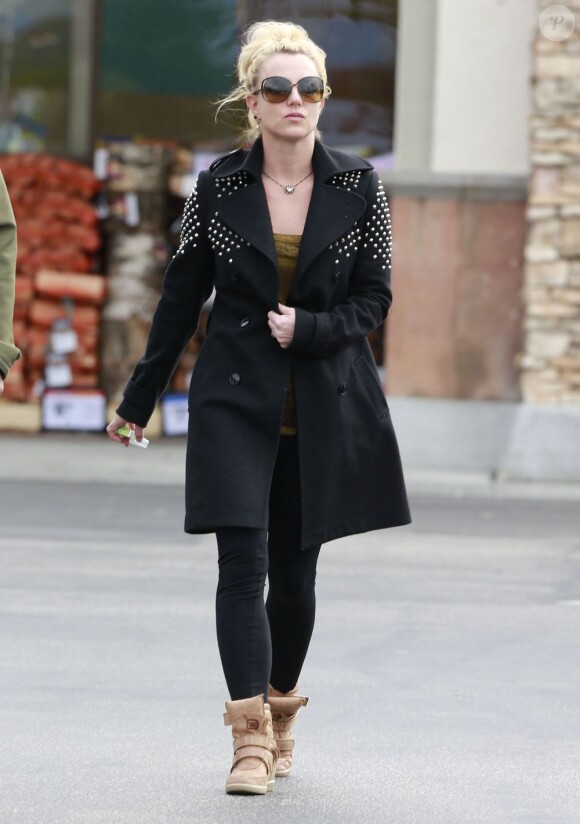 Britney Spears fait ses courses avec son garde du corps à Los Angeles, le 19 février 2013.