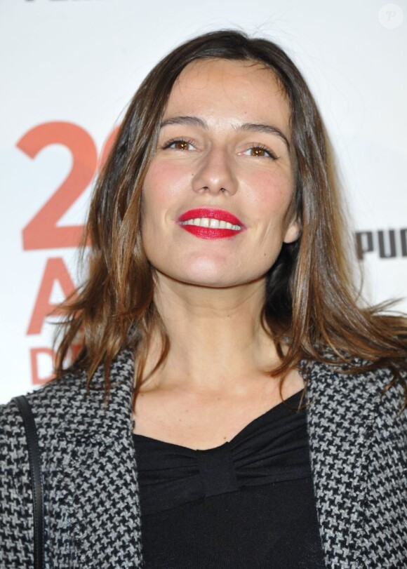 Zoé Félix pose lors de l'avant-première du film 20 ans d'écart au Gaumont Opéra Capucines à Paris, le 6 mars 2013.