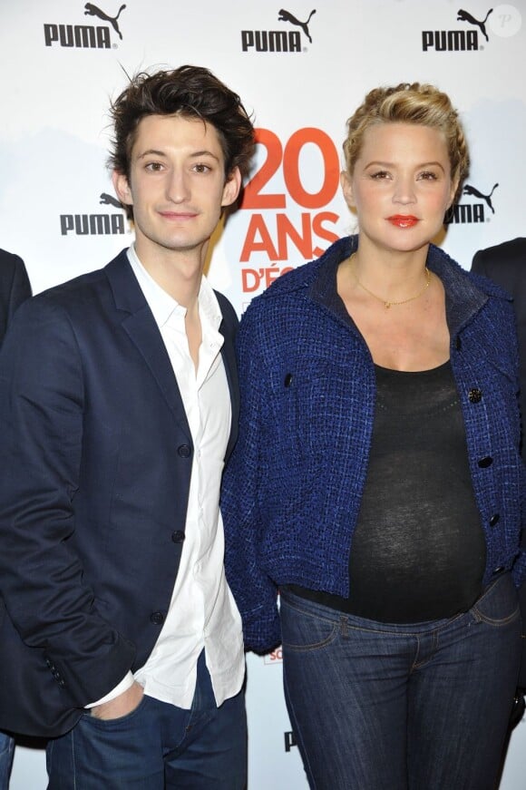 Pierre Niney et une Virginie Efira enceinte lors de l'avant-première du film 20 ans d'écart au Gaumont Opéra Capucines à Paris, le 6 mars 2013.
