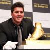 Le pied gauche de Lionel Messi en or et présenté le 6 mars 2013 à Tokyo par son frère