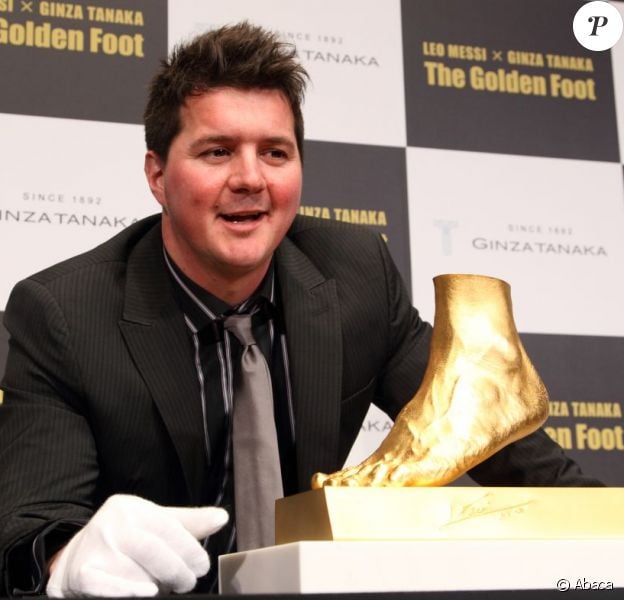 Le pied gauche de Lionel Messi en or et présenté le 6 mars 2013 à Tokyo par son frère