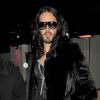 Russell Brand quitte le club Embassy à Londres le 6 mars 2013.