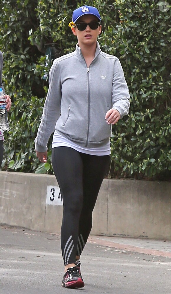 Exclusif - La jolie Katy Perry fait du jogging avec une amie à Los Angeles, le 6 mars 2013.