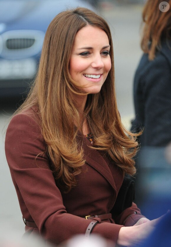La belle Kate Middleton, enceinte, visite l'Académie Havelock à Grimsby, le 5 mars 2013.