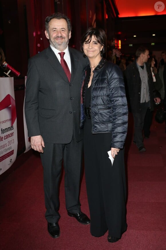 Guillaume Sarkozy et son épouse Christine Mulot au gala "2000 femmes chantent contre le cancer" à l'Olympia de Paris, le 7 mars 2013.