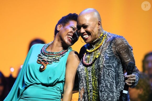 Dee Dee Bridgewater en duo avec sa fille China Moses au gala "2000 femmes chantent contre le cancer" à l'Olympia de Paris, le 7 mars 2013.