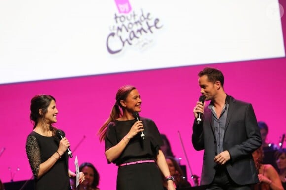 Karine Ferri, Sandrine Quétier et Emmanuel Moire au gala "2000 femmes chantent contre le cancer" à l'Olympia de Paris, le 7 mars 2013.