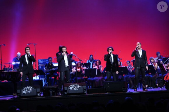 Les Stentors au gala "2000 femmes chantent contre le cancer" à l'Olympia de Paris, le 7 mars 2013.