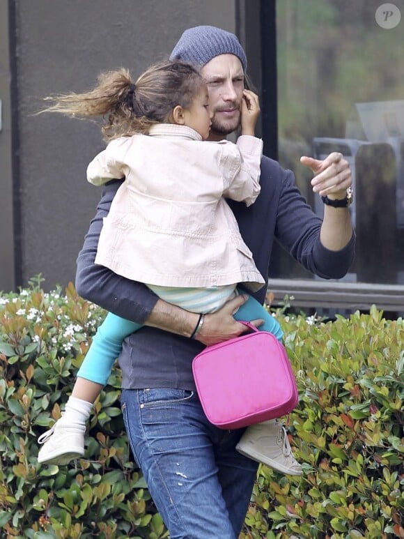 Gabriel Aubry est allé chercher sa fille Nahla à l'école à Los Angeles. Le 8 mars 2013. La petite semblait heureuse de revoir son père.