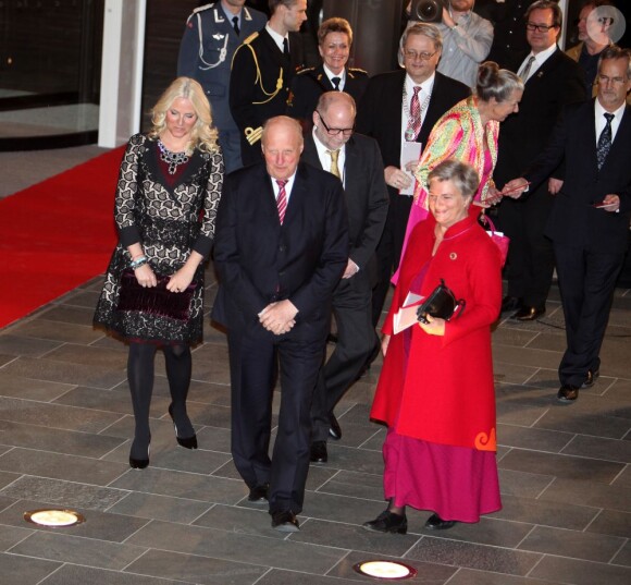 La princesse Mette-Marit et le roi Harald de Norvège - Ouverture des célébrations de commémoration du centenaire du droit de vote des femmes à Kristiansand en Norvège, le 8 mars 2013.