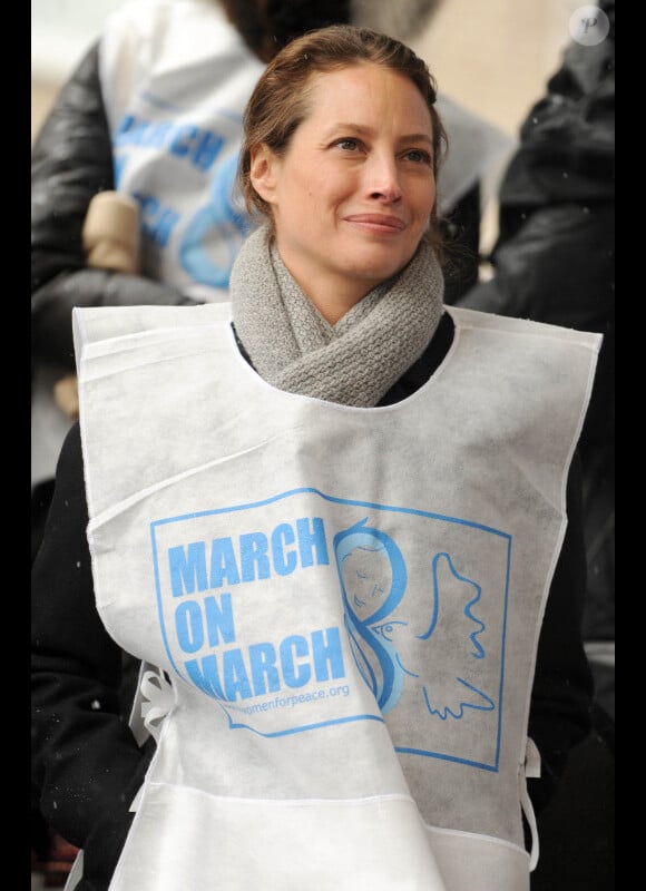 Christy Curlington, le 8 mars 2013 à NEw-York, lors de la marche contre la violence faite aux femmes.
