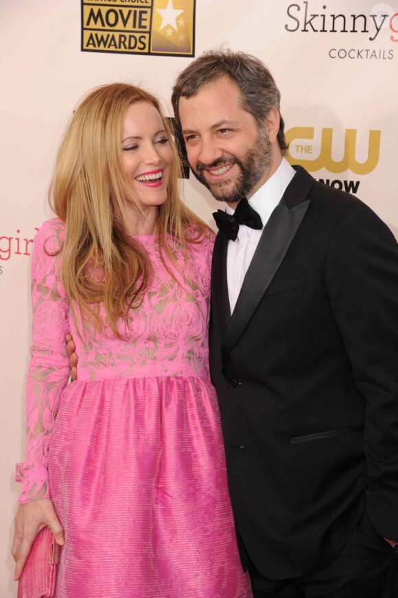 Leslie Mann et son mari Judd Apatow lors des Critics Choice Awards à Los Angeles le 10 janvier 2013.