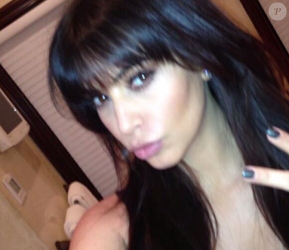 Kim Kardashian a posté une photo de sa nouvelle frange sur Twitter, le 13 mars 2013.