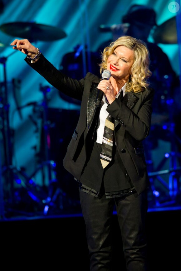 Olivia Newton-John est sur scène au Royal Albert Hall, à Londres, le 13 mars 2013.