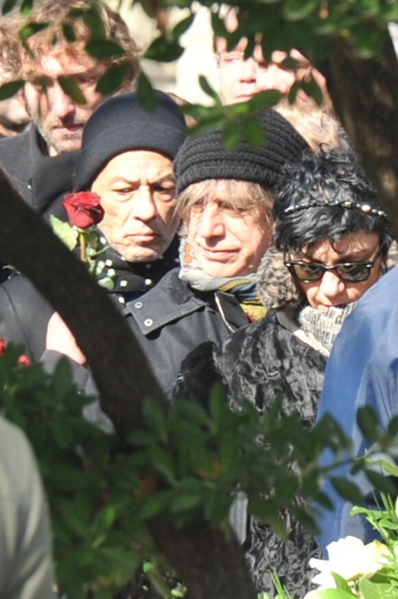 Jean-Louis Aubert au cimetière Montmartre à Paris le 14 mars 2013, pour l'inhumation de Daniel Darc.