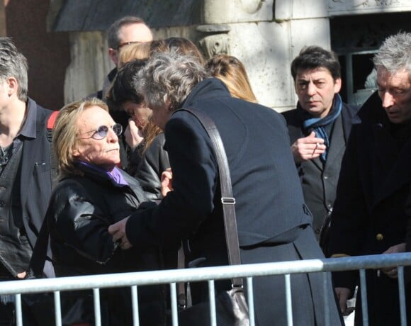 Le chanteur Christophe au cimetière Montmartre à Paris le 14 mars 2013, pour l'inhumation de Daniel Darc.