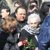 La mère de Daniel Darc au cimetière Montmartre à Paris le 14 mars 2013, pour l'inhumation de son fils.
