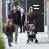 La comédienne Jessica Alba en famille lors d'une promenade à Los Angeles le 17 mars 2013