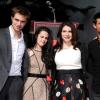 Robert Pattinson, Kristen Stewart, Stephenie Meyer et Taylor Lautner lors d'une soirée Twilight Saga au Chinese Theatre de Los Angeles, le 3 novembre 2011.