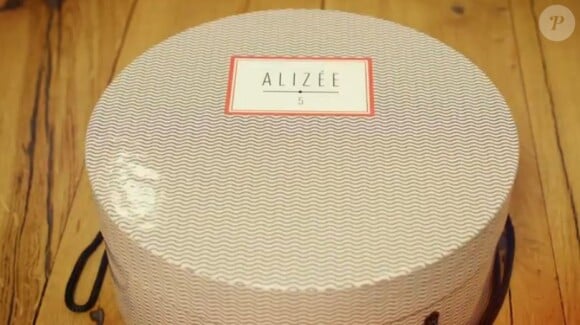 Le coffret collector de nouvel album d'Alizée, intitulé 5 et attendu dans les bacs le 25 mars 2013.