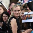 Diane Kruger auprès des fans pour la première du film Les Âmes Vagabondes (The Host) au ArcLight Theatre, Los Angeles, le 19 mars 2013