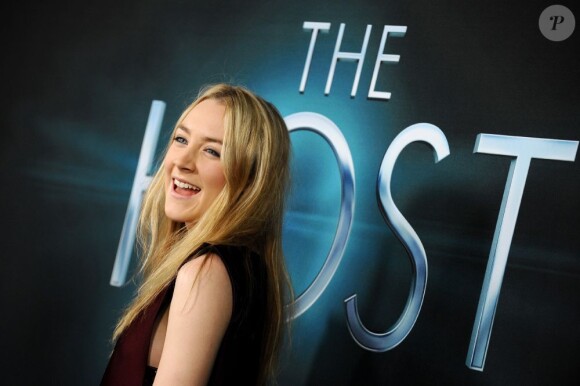 Saoirse Ronan hilare à la première du film Les Âmes Vagabondes (The Host) au ArcLight Theatre, Los Angeles, le 19 mars 2013