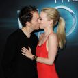 Francesca Eastwood et son boyfriend Tyler Shields s'embrassent à la première du film Les Âmes Vagabondes (The Host) au ArcLight Theatre, Los Angeles, le 19 mars 2013