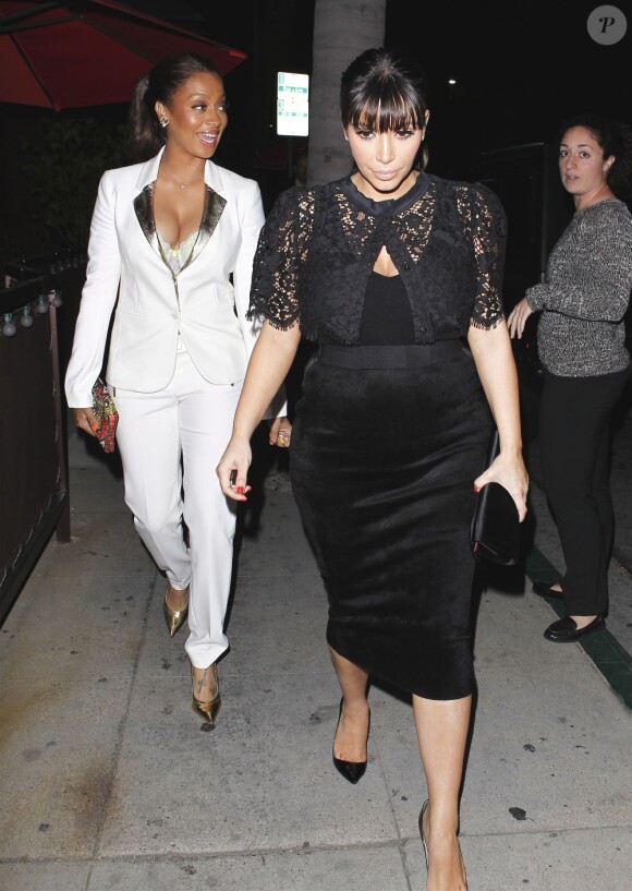 Les deux stars de télé-réalité Kim Kardashian et La La Vasquez Anthony enceinte vont diner au restaurant Crustacean. Beverly Hills, le 19 mars 2013.