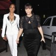 Kim Kardashian enceinte et tout de noir vêtue, va diner au Crustacean avec son amie La La Vasquez Anthony. Beverly Hills, le 19 mars 2013.