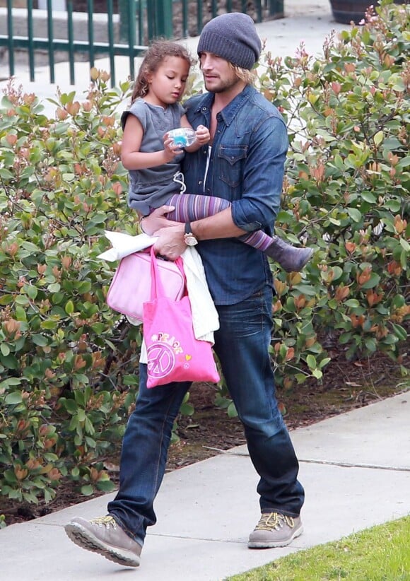 Gabriel Aubry va chercher sa fille Nahla à l'école à Los Angeles, le 20 mars 2013.