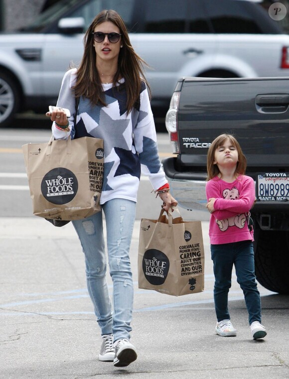 Alessandra Ambrosio et Anja boudeuse sont allées faire des courses chez Whole Foods le 20 mars 2013