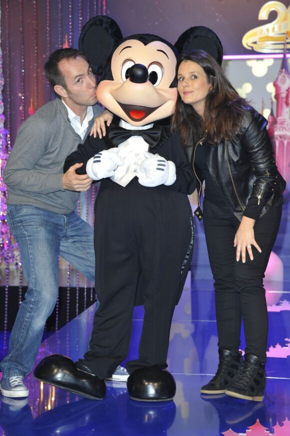 Jean-Philippe Doux et Faustine Bollaert, enceinte, fêtent la prolongation du 20eme anniversaire de Disneyland Paris, le 23 mars 2013.