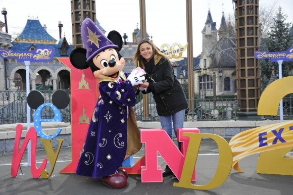 Mickey et Sandrine Quétier fêtent la prolongation du 20eme anniversaire de Disneyland Paris, le 23 mars 2013.