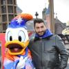 Mouloud Achour fête avec Donald la prolongation du 20eme anniversaire de Disneyland Paris, le 23 mars 2013.