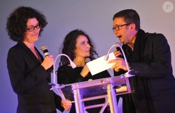 Caroline Tresca, Elsa Lunghini, Frédéric Bouraly sur scène de la soirée de clôture du Festival 2 Cinéma de Valenciennes le 24 mars 2013.